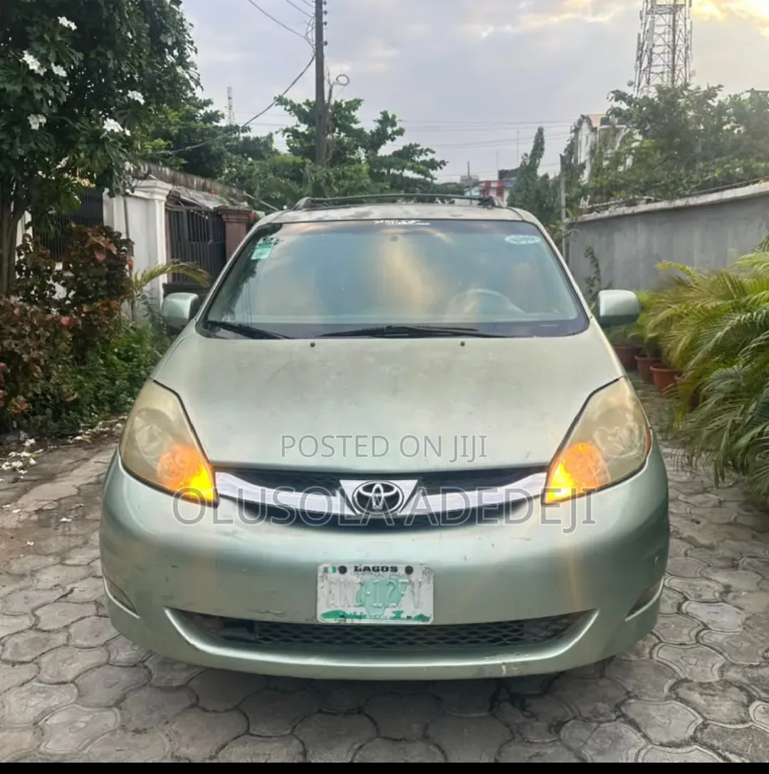 Toyota Sienna 2008 Green