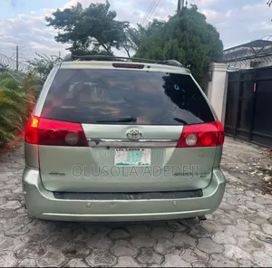 Toyota Sienna 2008 Green