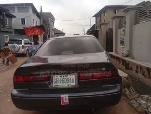 Toyota Camry 2000 Gray