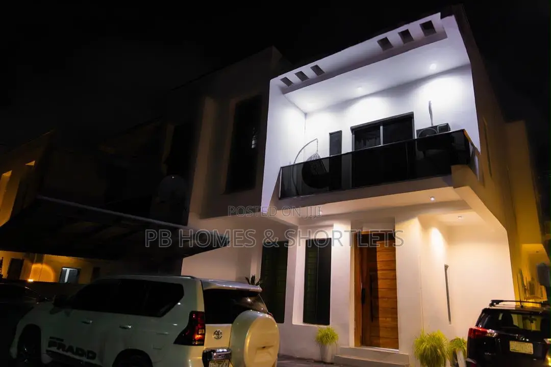 Luxurious Three Bedroom Smart Home Duplex