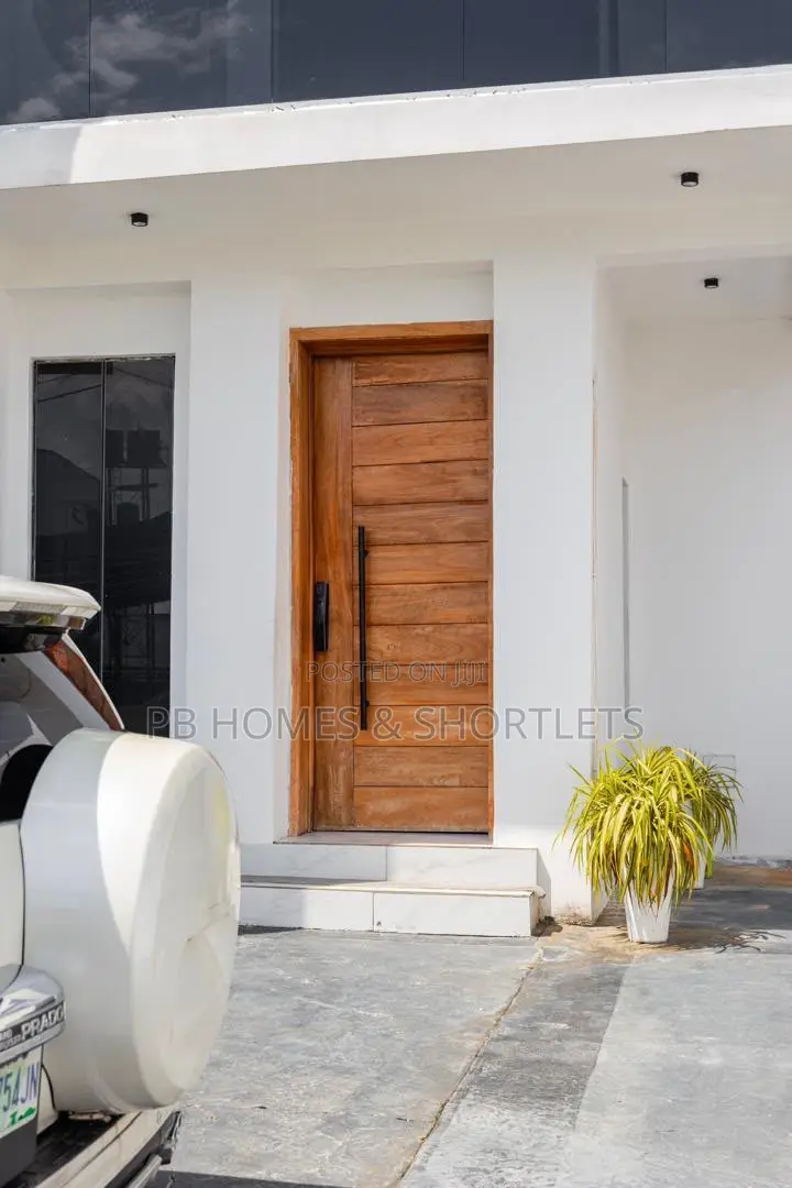 Luxurious Three Bedroom Smart Home Duplex