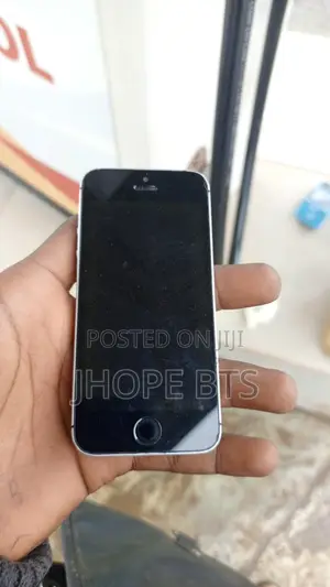 Apple iPhone SE 32 GB Silver