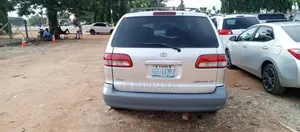 Toyota Sienna 2002 Silver