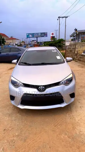 Toyota Corolla LE Premium 4dr Sedan (1.8L 4cyl CVT) 2015 Silver