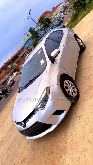 Toyota Corolla LE Premium 4dr Sedan (1.8L 4cyl CVT) 2015 Silver