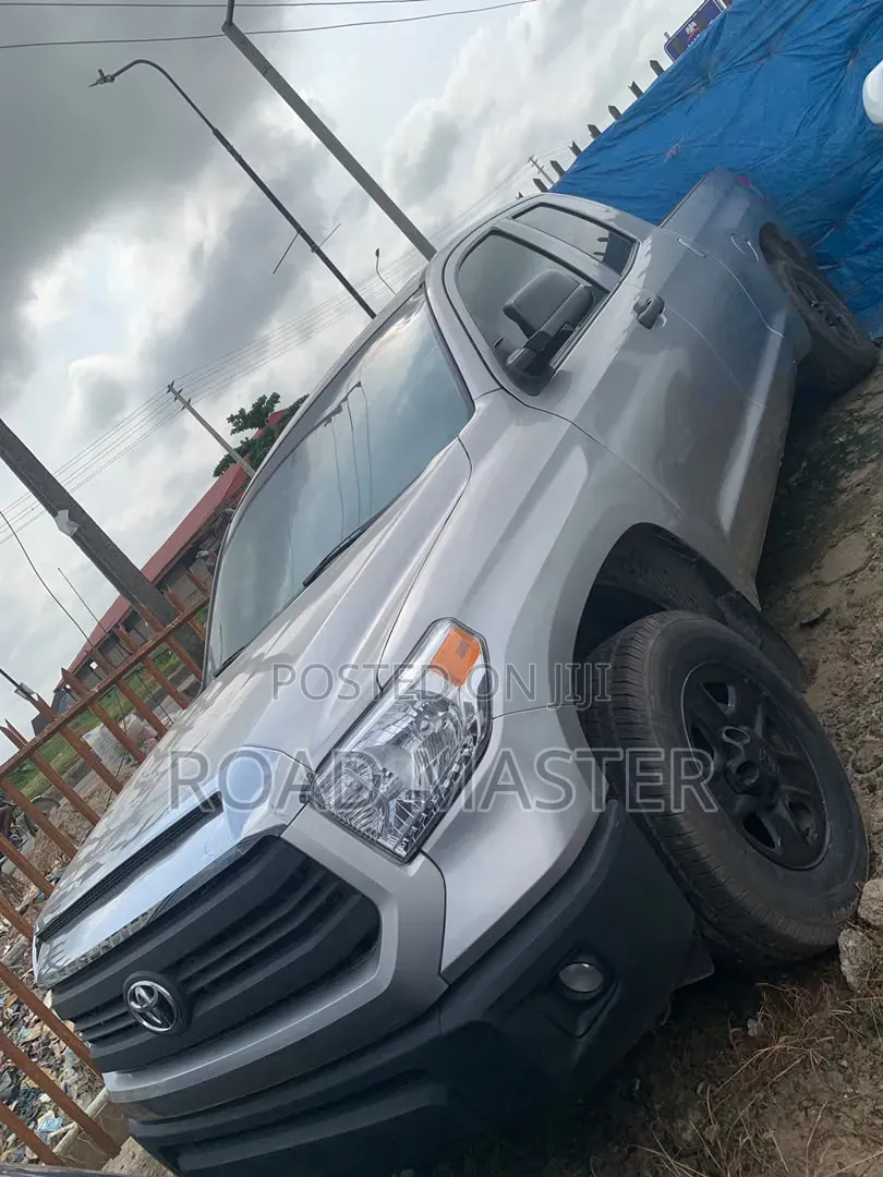 Toyota Tundra 2015 Silver
