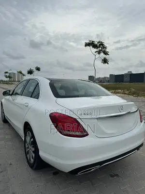 Mercedes-Benz C300 Luxury 4dr AWD 4Matic Sedan (2.0L 4cyl 7A) 2015