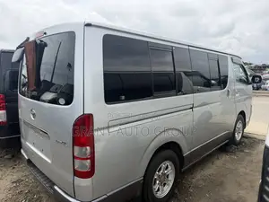 Toyota HiAce 2011 Silver