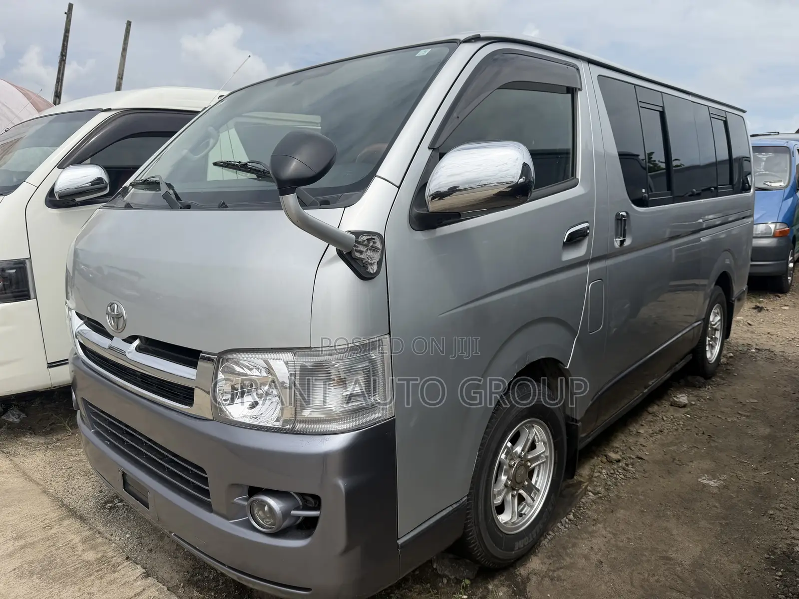 Toyota HiAce 2011 Silver