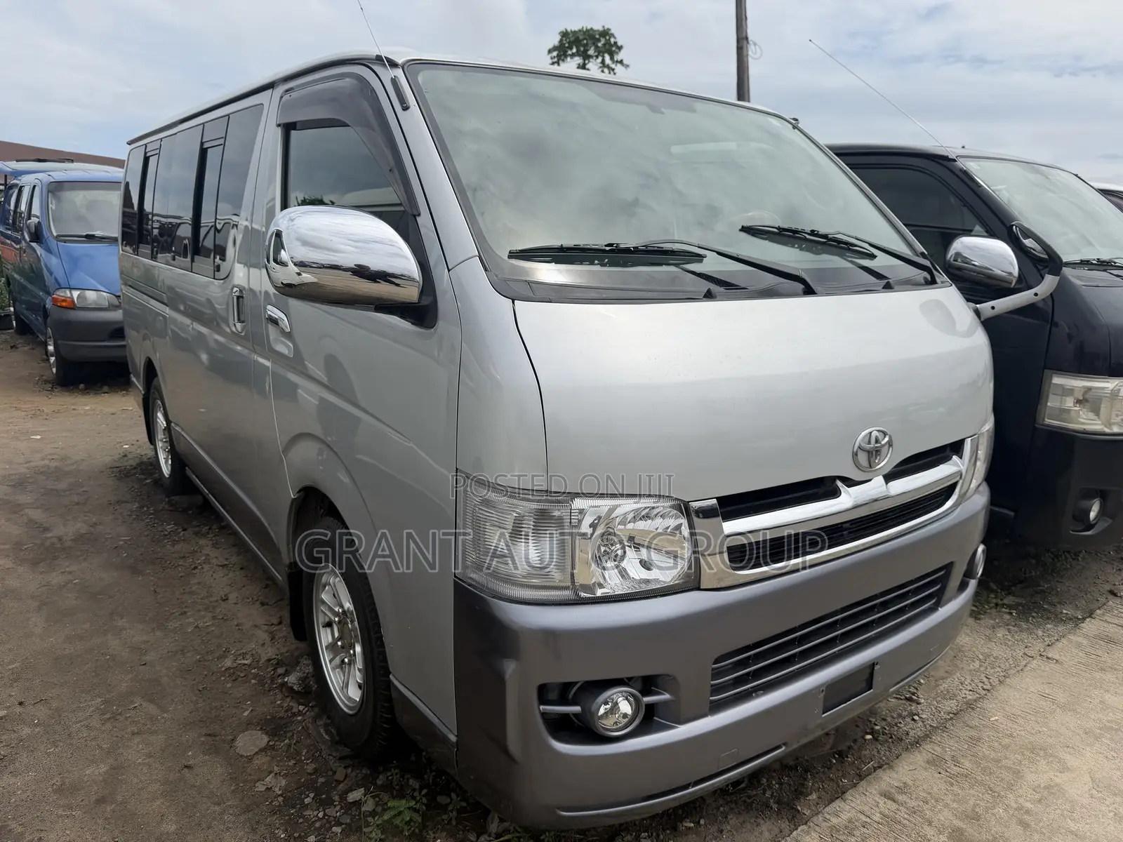Toyota HiAce 2011 Silver