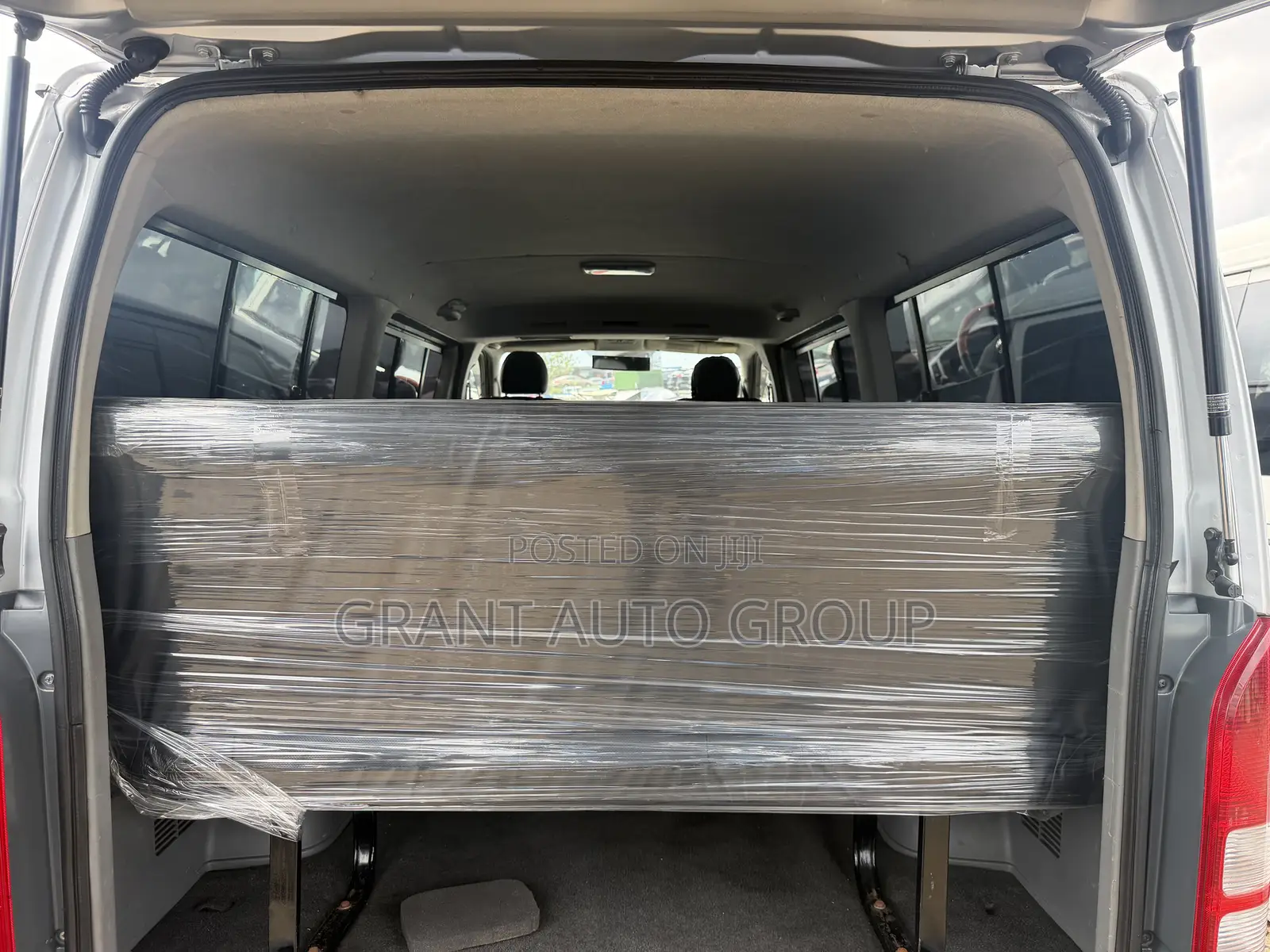 Toyota HiAce 2011 Silver