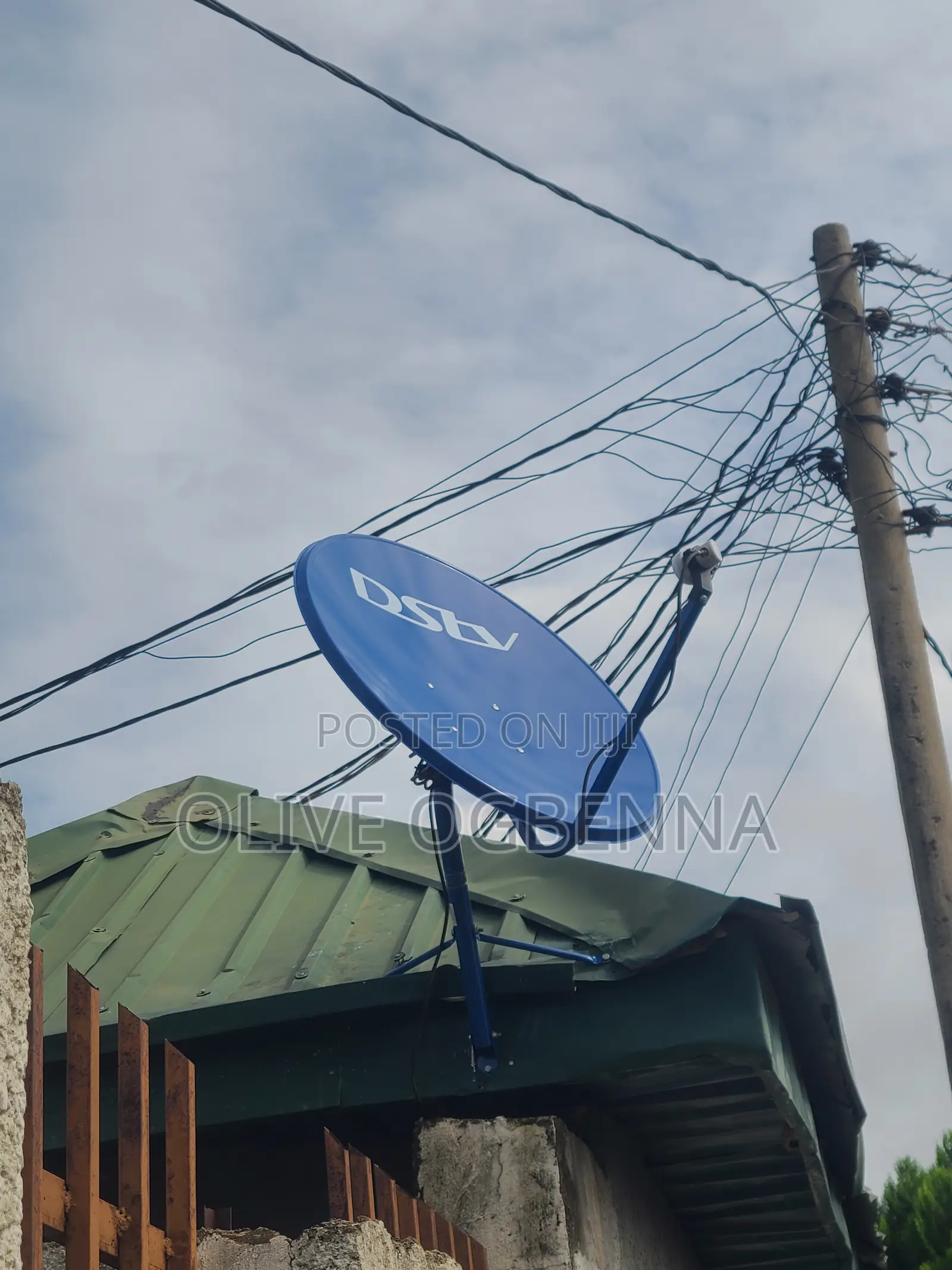 DsTv Satellite Dish With Decoder