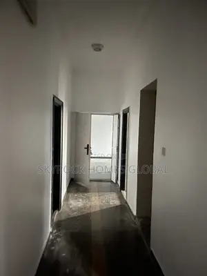 3bdrm Block of Flats in Off Lekki County for rent
