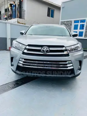 Toyota Highlander XLE 4x2 V6 (3.5L 6cyl 8A) 2017 Gray