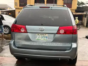 Toyota Sienna 2005 Blue
