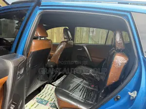 Toyota RAV4 SE AWD (2.5L 4cyl 6A) 2017 Blue
