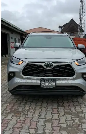 Toyota Highlander XLE 2022 Silver