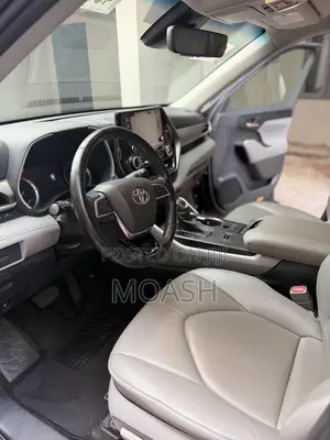 Toyota Highlander XLE 2021 Blue
