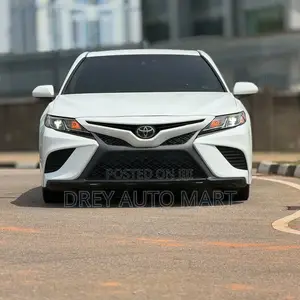 Toyota Camry SE (2.5L 4cyl 8A) 2019 White