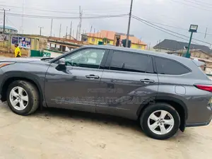 Toyota Highlander L 2021 Gray