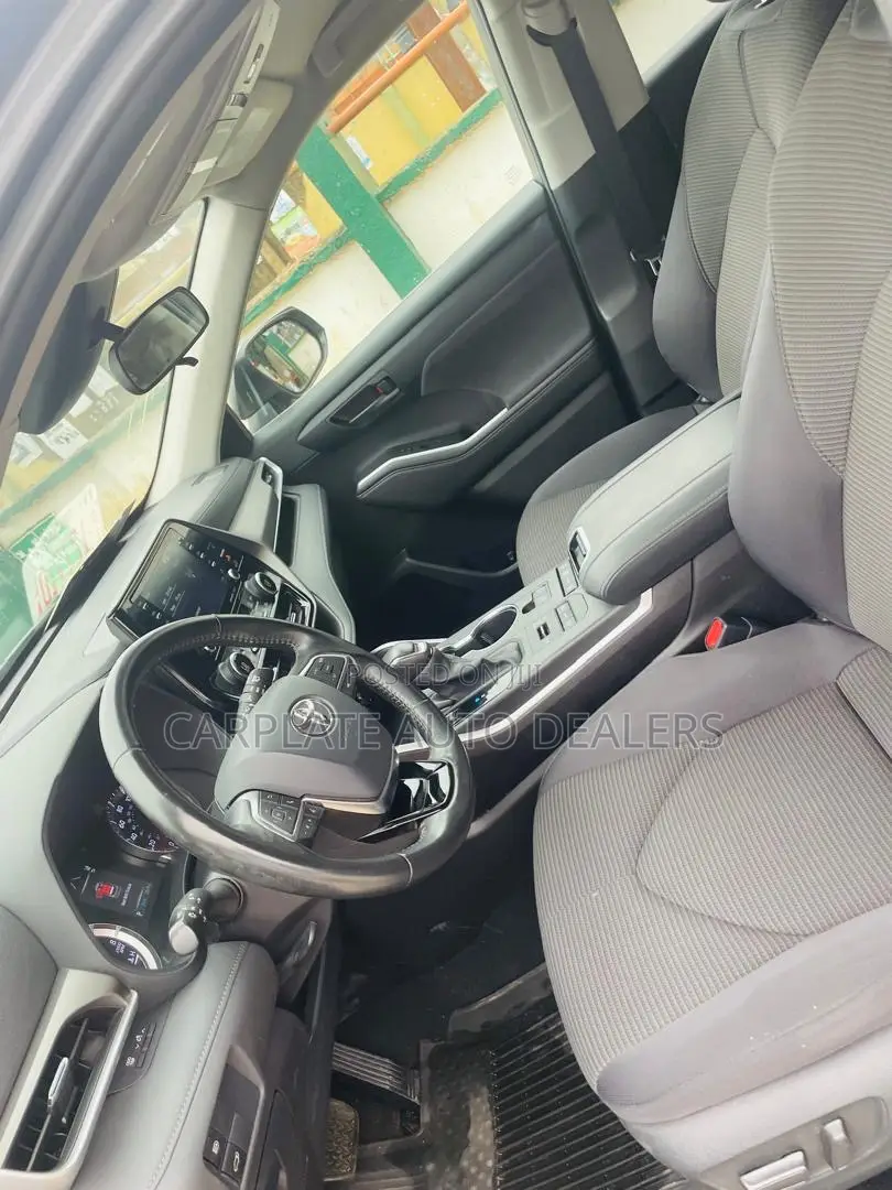 Toyota Highlander L 2021 Gray