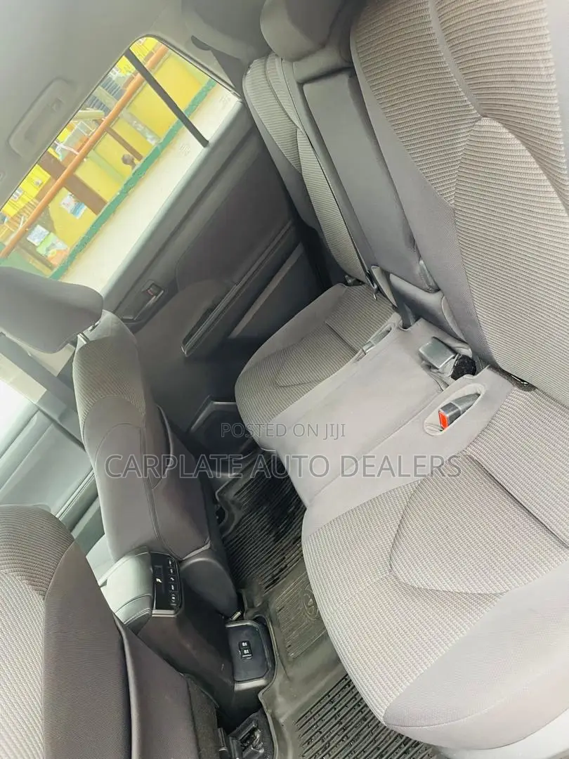 Toyota Highlander L 2021 Gray