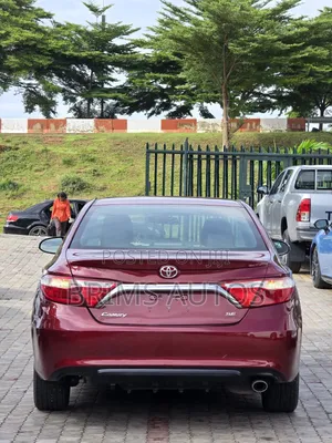 Toyota Camry 2017 Maroon