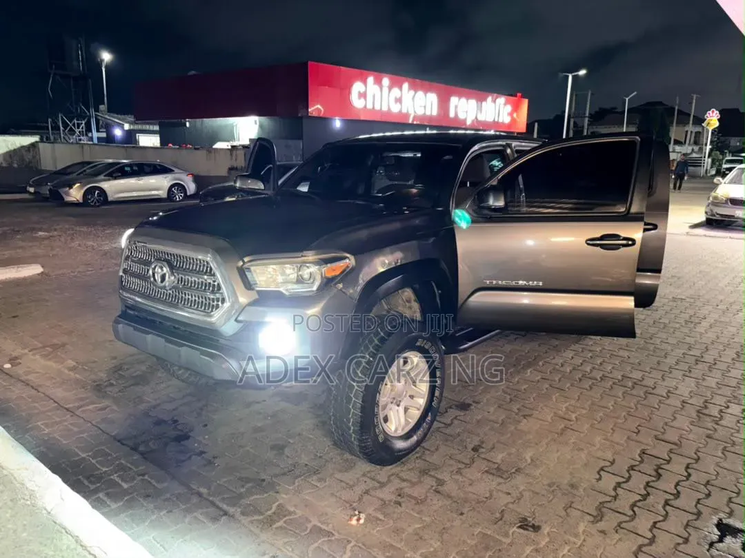 Toyota Tacoma 2017 Black