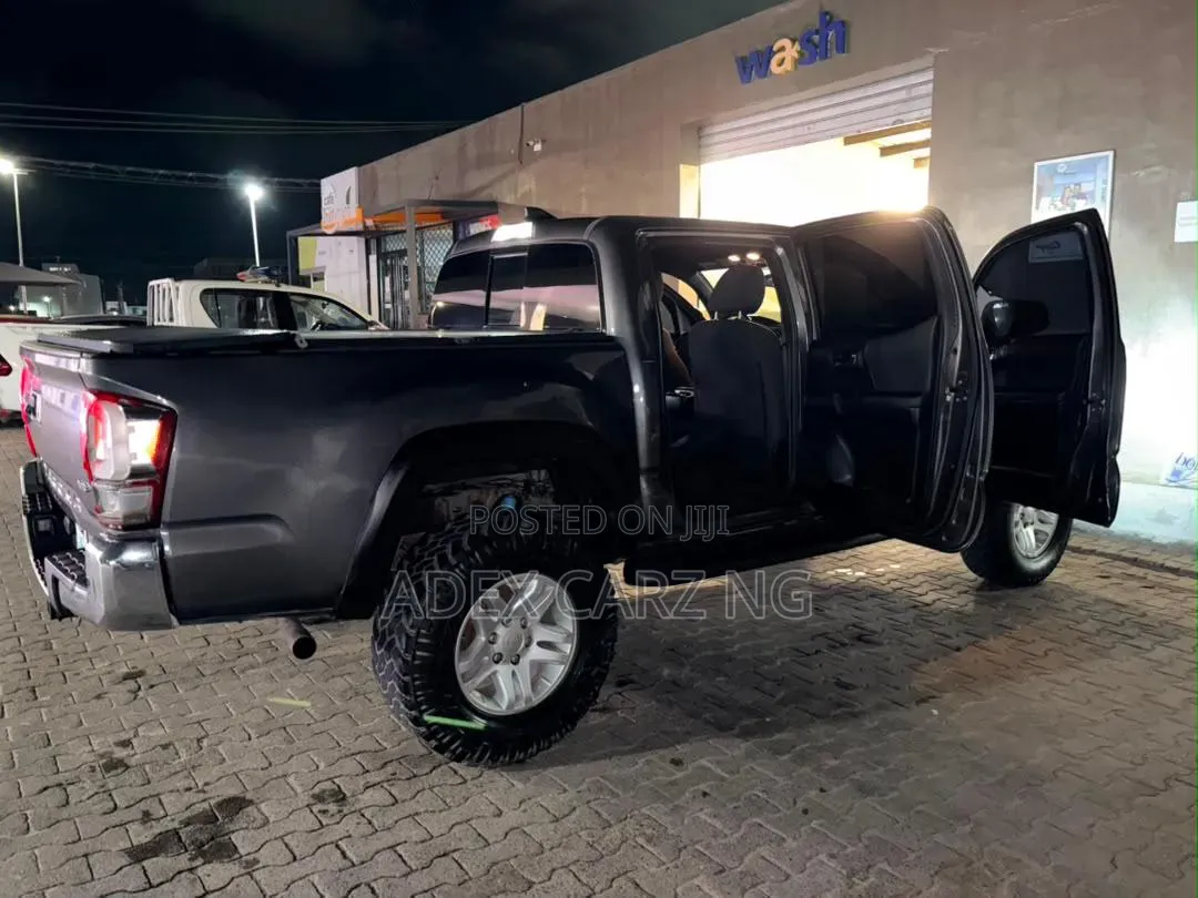 Toyota Tacoma 2017 Black