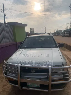 Nissan Pathfinder 1998 Silver