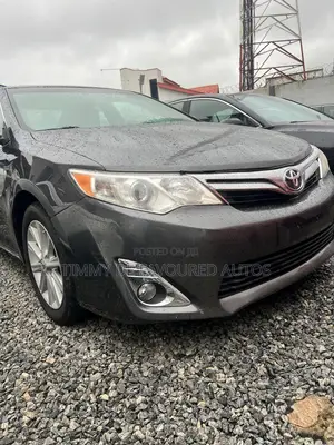 Toyota Camry XLE 4dr Sedan (2.5L 4cyl 6A) 2012 Gray