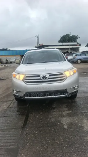 Toyota Highlander 3.5L 4WD 2013 Silver