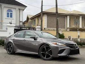 Toyota Camry XSE V6 FWD (3.5L 6cyl 8AM) 2018 Gray