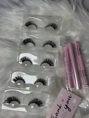 Lipgloss Set and Strip Lashes