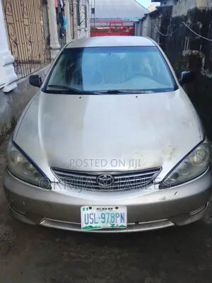 Toyota Camry 2005 Gold