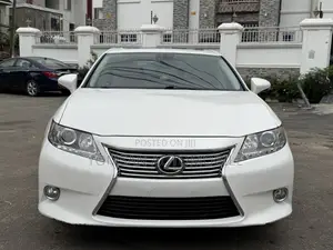 Lexus ES 350 FWD 2015 White