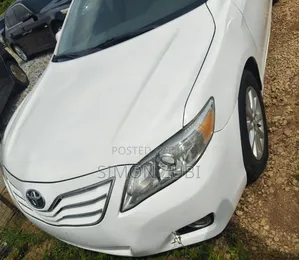 Toyota Camry XLE V6 4dr Sedan (3.5L 6cyl 6A) 2011 White