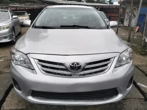 Toyota Corolla LE 4dr Sedan (1.8L 4cyl 4A) 2012 Silver