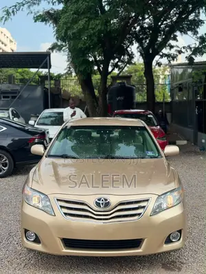 Toyota Camry LE 4dr Sedan (2.5L 4cyl 6A) 2012 Gold