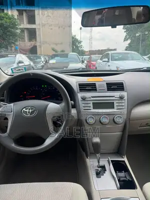 Toyota Camry LE 4dr Sedan (2.5L 4cyl 6A) 2012 Gold