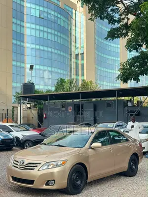 Toyota Camry LE 4dr Sedan (2.5L 4cyl 6A) 2012 Gold