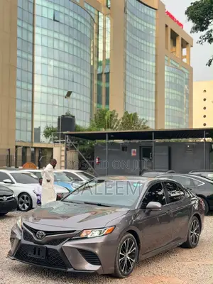Toyota Camry SE 2023 Gray