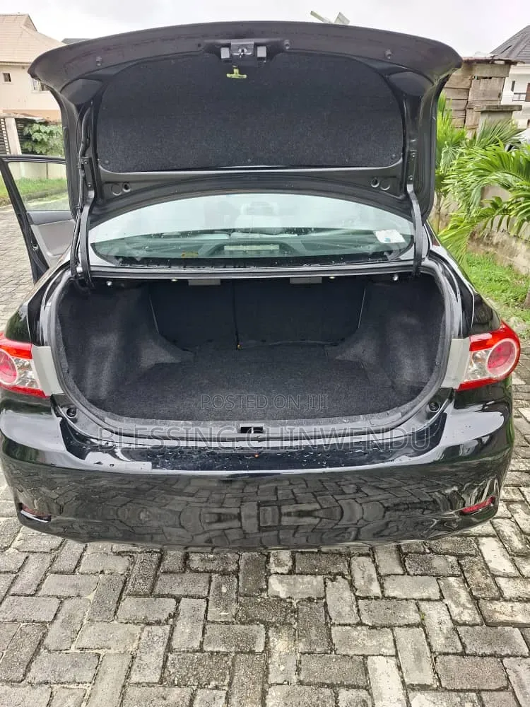 Toyota Corolla 2012 Black