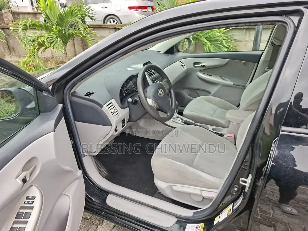 Toyota Corolla 2012 Black