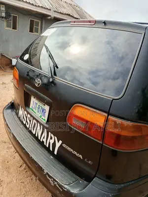 Toyota Sienna 1999 Black