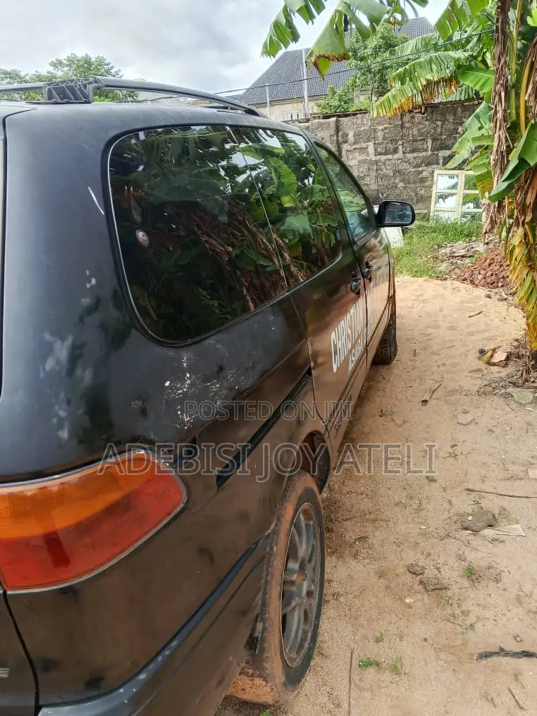 Toyota Sienna 1999 Black