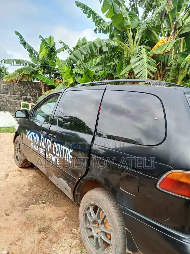 Toyota Sienna 1999 Black