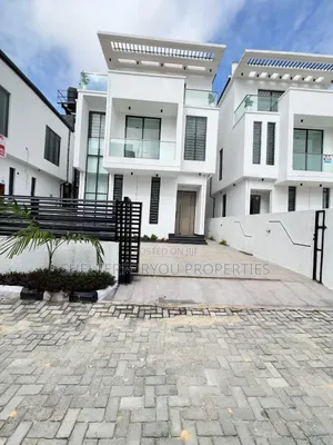 5bdrm Duplex in Chevron for sale