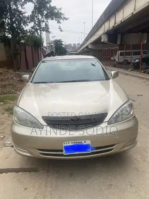 Toyota Camry LE 4dr Sedan (2.4L 4cyl 4A) 2004 Gold