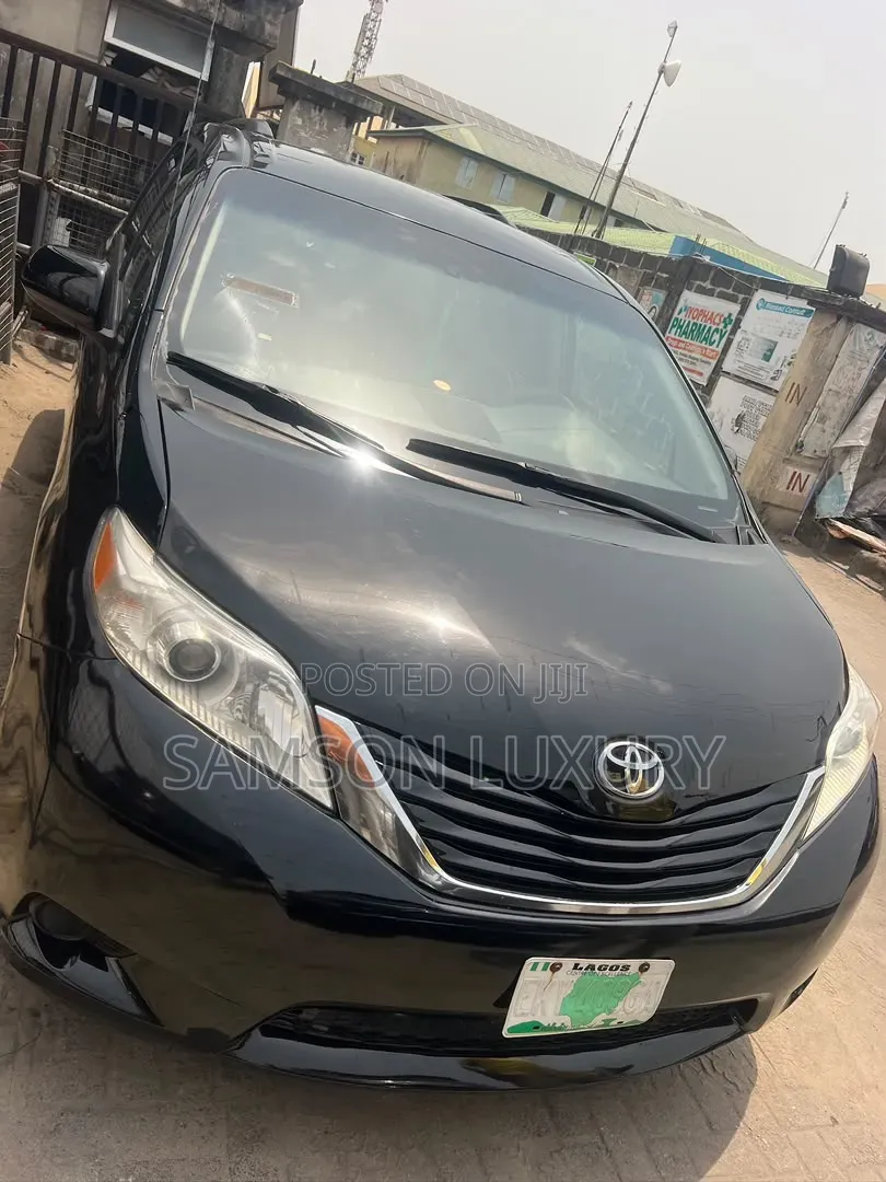 Toyota Sienna 2012 Black